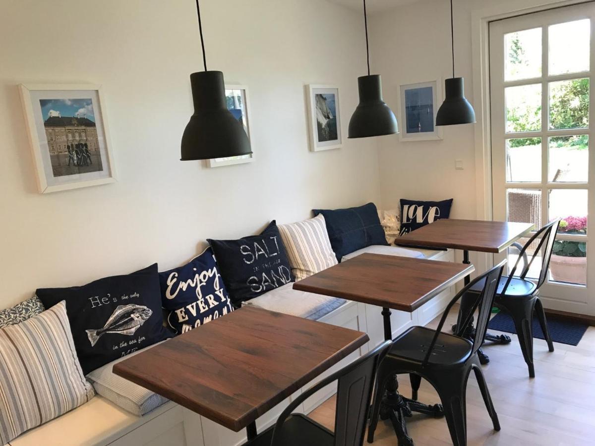 Trouville Bed & Breakfast Hornbaek Exterior photo